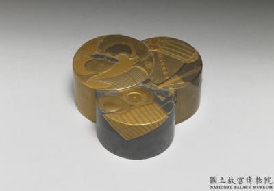 图片[3]-Lacquer box in the shape of three conjoined circles decorated with instruments, Ch’ing dynasty (1644-1911)-China Archive